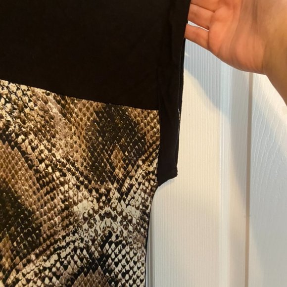 Cato Fashions Knit/Woven Flowy Top - Size 22/24W - Black/Snake Print - Picture 8 of 8